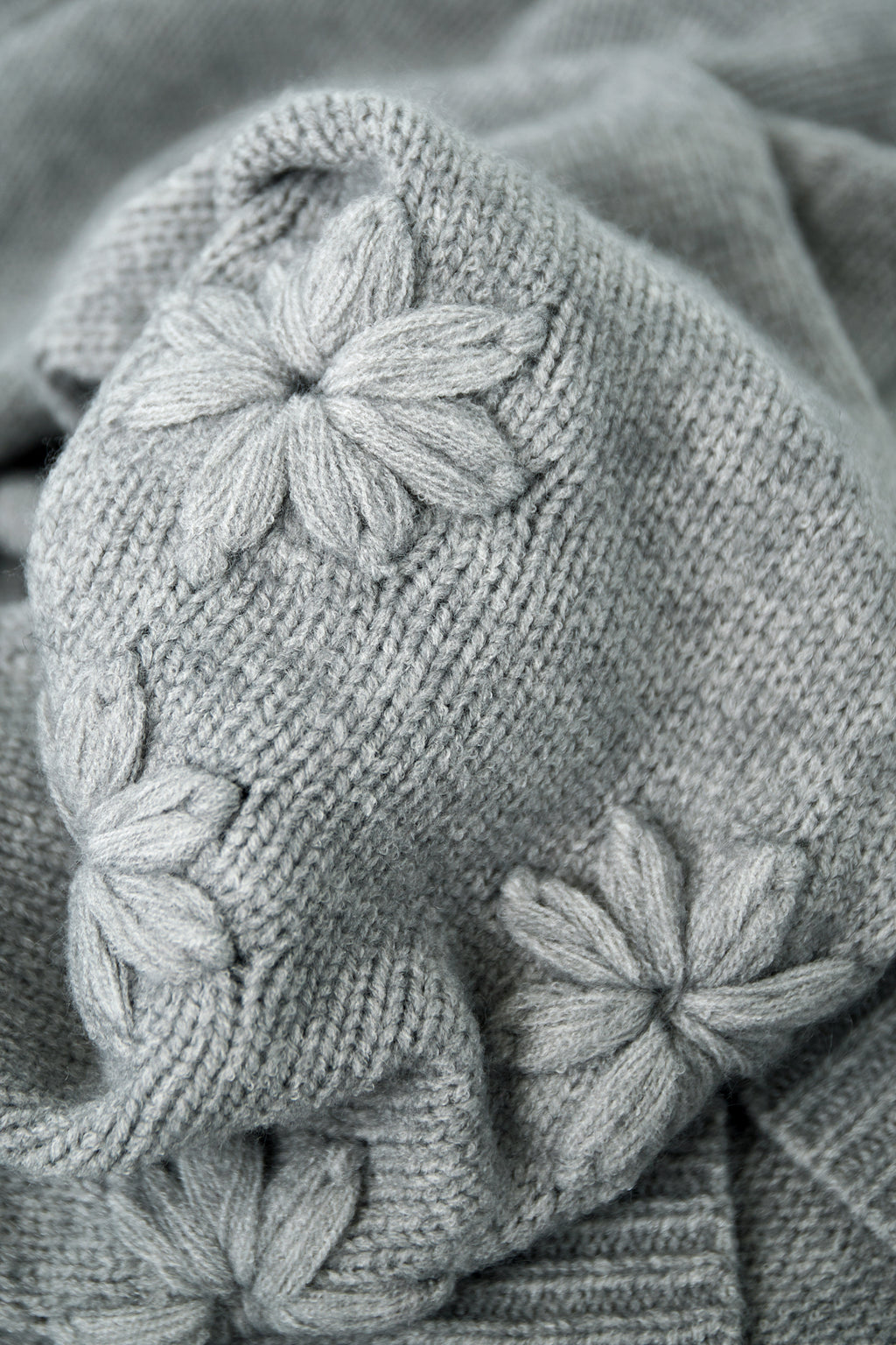 Gestrickter Wollmischungs Damen Oversized Pullover Blumen Applikation