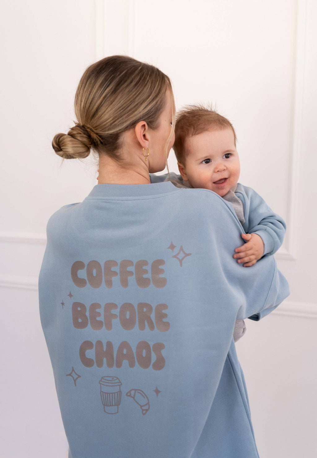 Sweatshirt Coffee before Chaos hellblau